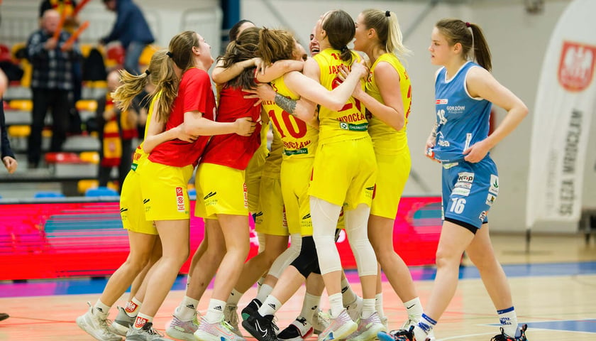 Powiększ obraz: Choć koszykarki Ślęzy przedłużyły swoje szanse na grę w kolejnej rundzie play-offów, ostatecznie odpadły z walki o medale