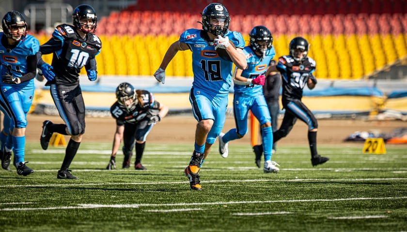 Powiększ obraz: Filip Tunia, młody futbolista Panthers Wrocław, rusza na podbój USA!