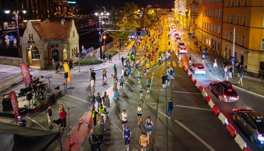 Powiększ obraz: 12. Tarczyński Nocny Wrocław P&oacute;łmaraton, 6 czerwca 2026