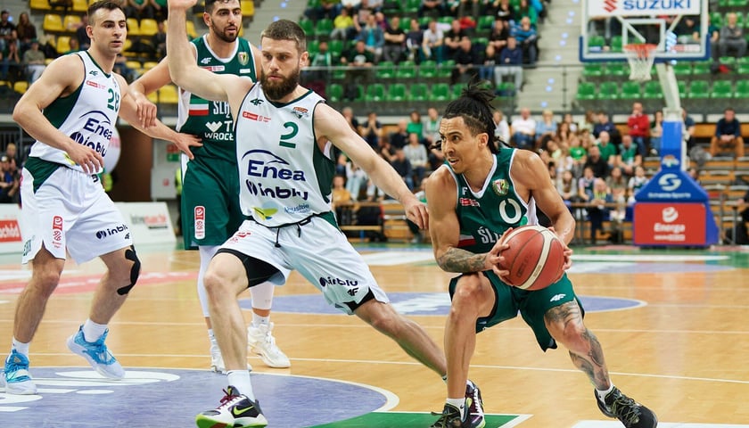 Powiększ obraz: Koszykarze wrocławskiego Śląska muszą wygrać, aby wciąż myśleć o medalach