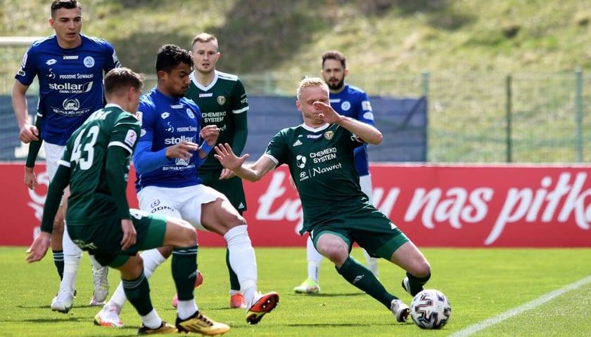 Powiększ obraz: Piłkarze drugiej drużyny Śląska zmierzą się z liderem rozgrywek eWinner 2 ligi