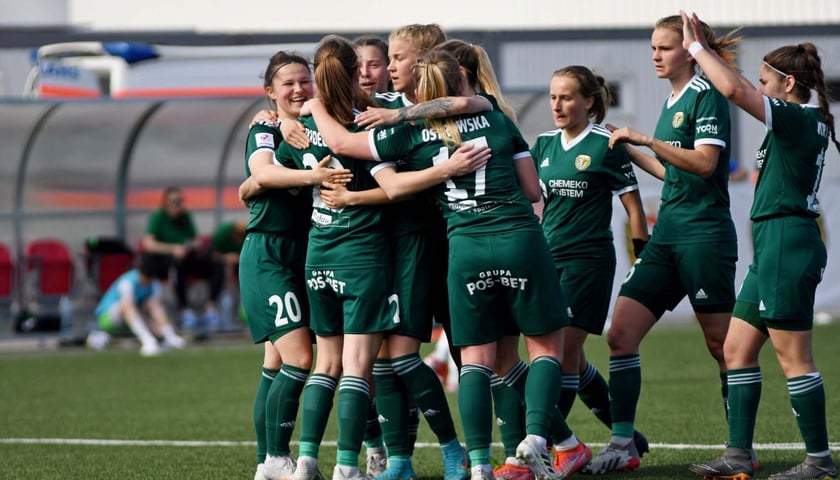 Powiększ obraz: Piłkarki Śląska Wrocław mają ostatnio sporo powodów do radości