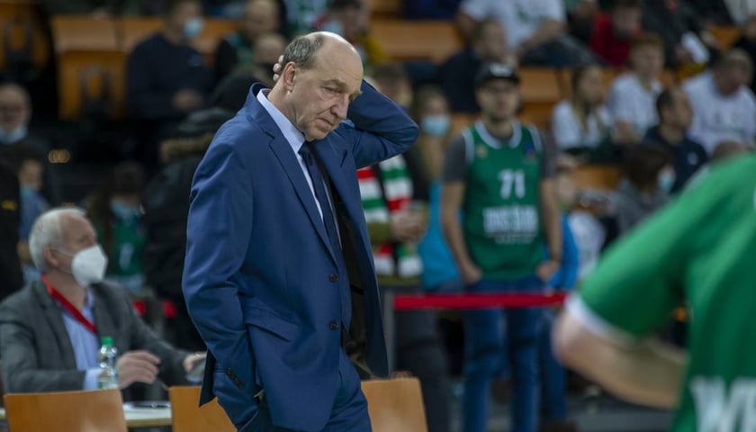 Powiększ obraz: Trener Andrej Urlep powrócił do Wrocławia po wielu latach przerwy. Śląsk pod jego wodzą gra świetnie.