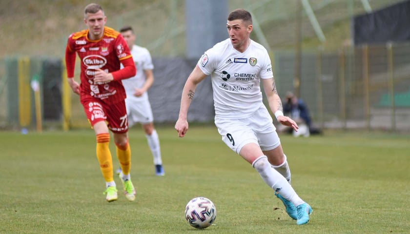 Powiększ obraz: Zwycięstwo zapewnił Śląskowi napastnik Sebastian Bergier
