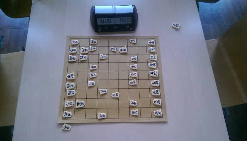 Powiększ obraz: Szachy japońskie różnią się od tradycyjnej gry w szachy