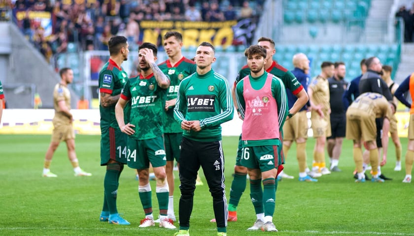 Powiększ obraz: Śląsk Wrocław zapewnił sobie utrzymanie w lidze dzięki remisowi ze Stalą przy jednoczesnej porażce Wisły Kraków