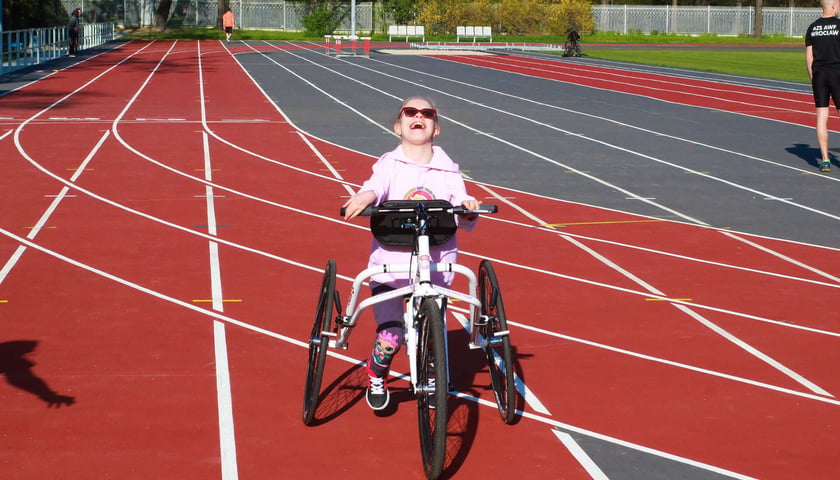 Powiększ obraz: Frame Running sprawia 12-latce ogromną frajdę. Dotychczas Tereska zdobyła dwa medale mistrzostw Polski