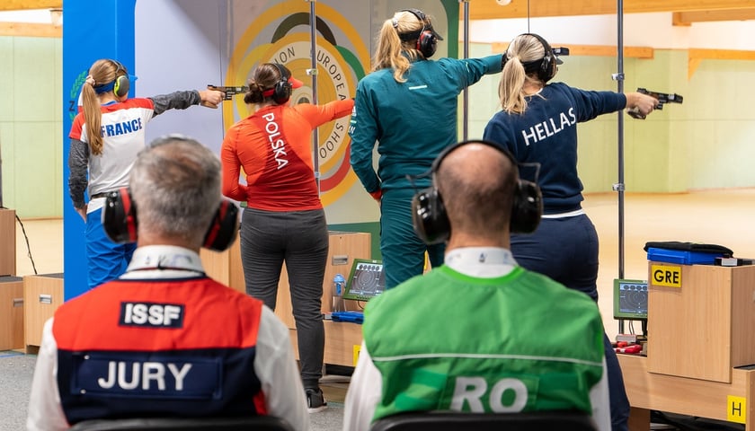 Powiększ obraz: finał Mistrzostw Europy w strzelectwie - kategoria pistolet sportowy