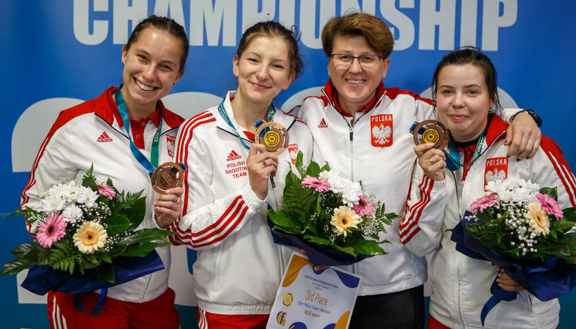 Powiększ obraz: Julita Borek, Joanna Warzynowska, Jolanta Samulewicz i Klaudia Breś