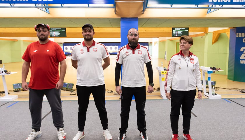 Powiększ obraz: Oskar Miliwek, Patryk Sakowski, Damian Klimek i Jolanta Samulewicz