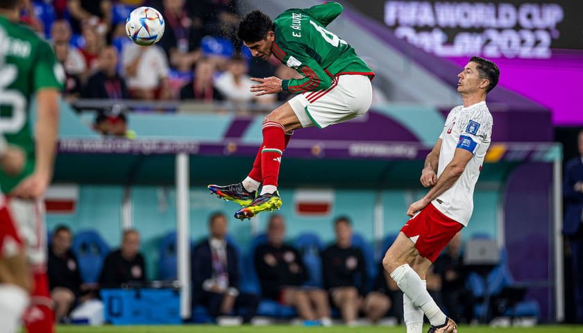 Piłkarze podczas meczu Meksyk - Polska na mistrzostwach świata w Katarze 2022