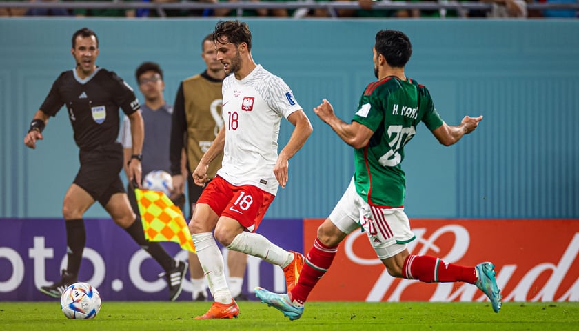 Piłkarze podczas meczu Meksyk - Polska na mistrzostwach świata w Katarze 2022