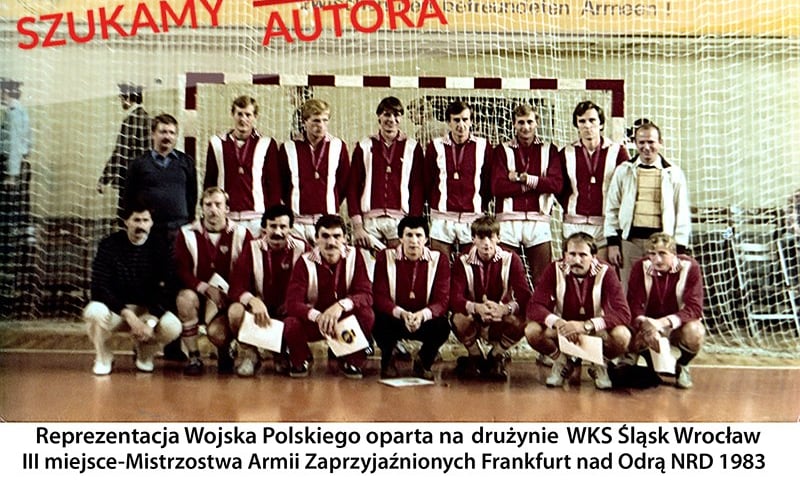 Powiększ obraz: Zawodnicy i sztab sekcji piłki ręcznej WKS Śląsk Wrocław