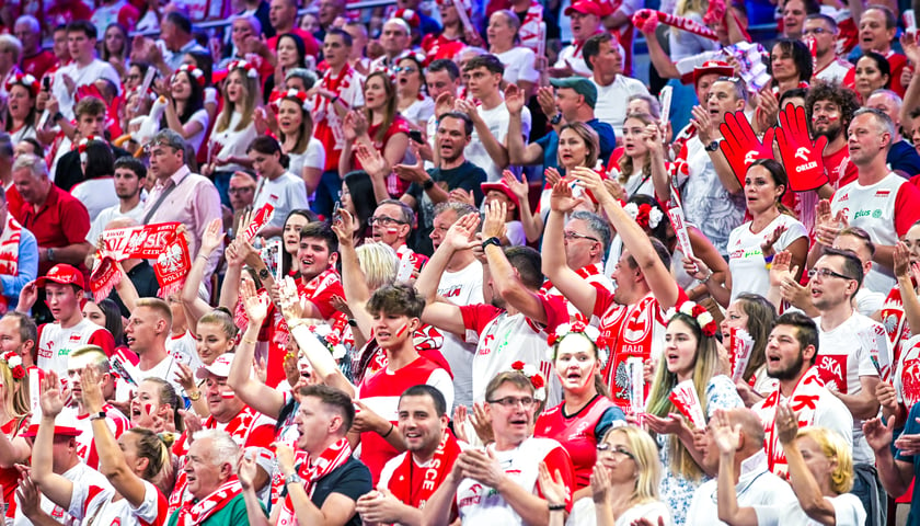 Powiększ obraz: <p>Polscy kibice podczas meczu z Japonią</p>