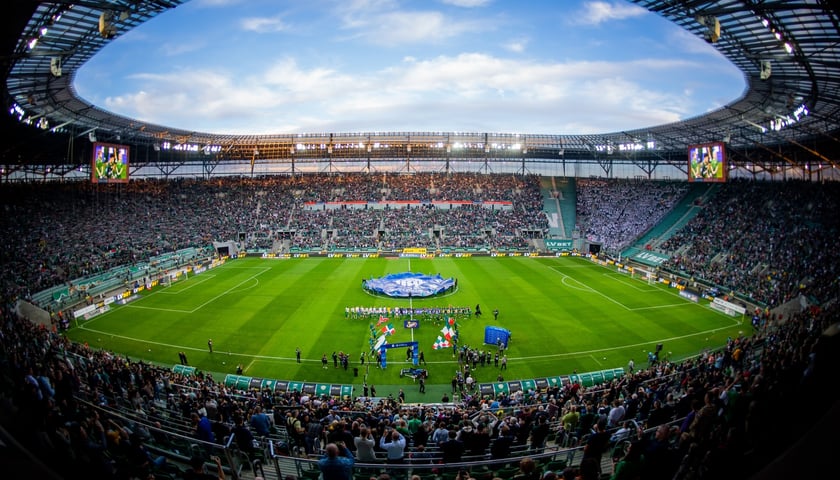 Powiększ obraz: Kibice podczas meczu Śląska Wrocław. Rusza akcja #KompletNaŚląsk2 na mecz z Rakowem Częstochowa