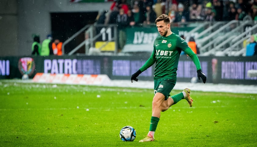 Powiększ obraz: Obrońca Patryk Janasik odchodzi ze Śląska