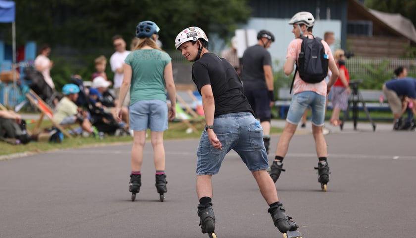 Charytatywny Drużynowy Maraton na Rolkach Tyłem - zdjęcia uczestników