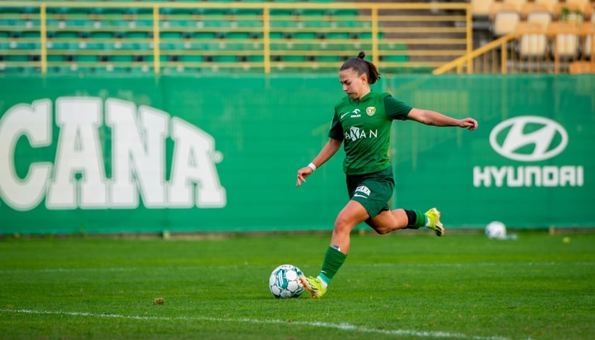 Powiększ obraz: Marcelina Buś strzeliła 5 bramek w jednym meczu, co jest absolutym rekordem koiecej sekcji WKS-u