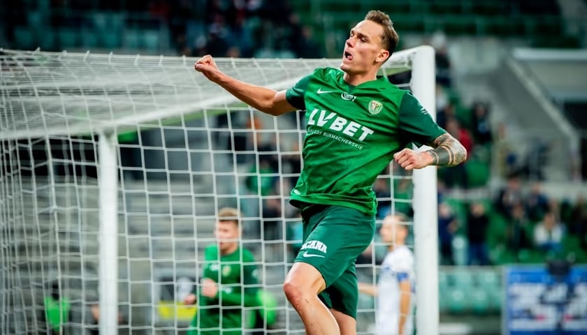 Powiększ obraz: Sebastian Musiolik w meczu ze Stalą Mielec zdobył dwa gole