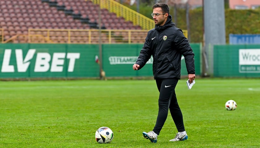 Powiększ obraz: Michał Hetel był do tej pory trenerem rezerw Śląska - zostawił drużynę na pierwszym miejscu w III lidze