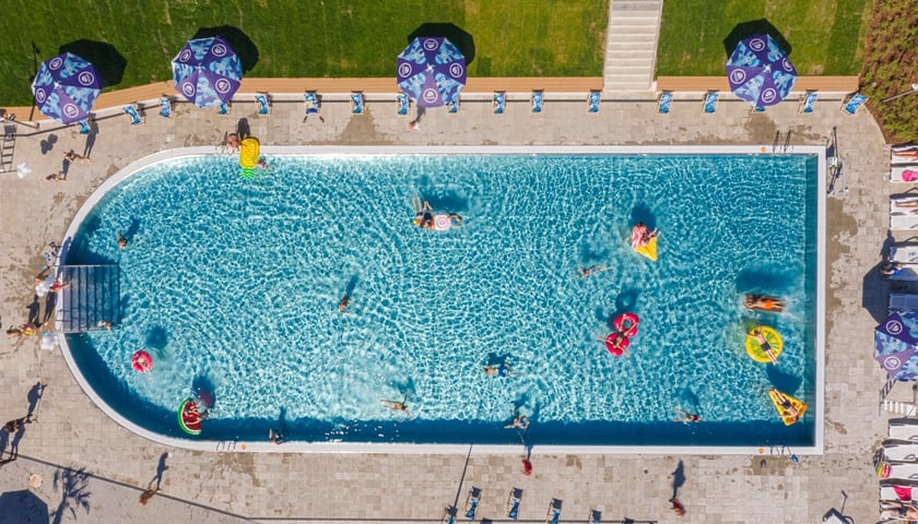 Powiększ obraz: basen zewnętrzny rekreacyjny wrocławski aquapark
