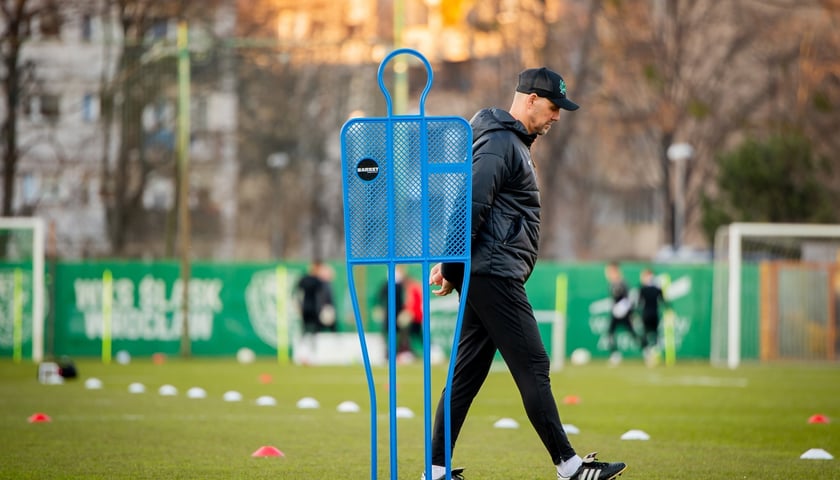 Powiększ obraz: Trener Ante Simundza