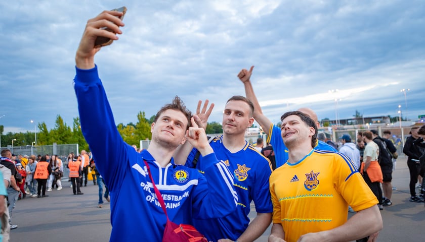Powiększ obraz: Kibice w drodze na mecz Ukrainy z Francją na Tarczyński Arenie, 5 września 2025