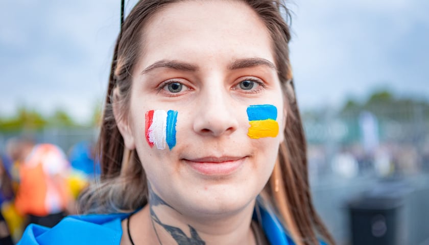 Powiększ obraz: Kibice w drodze na mecz Ukraina - Francja we Wrocławiu
