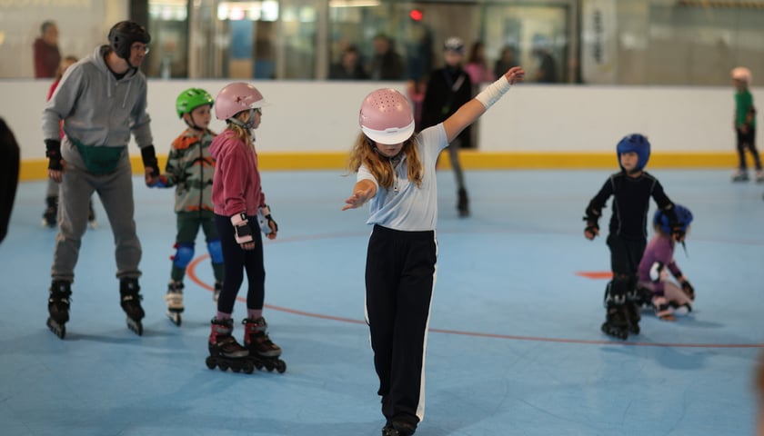 Powiększ obraz: Spartan Skate na torze wrotkarskim przy ul. Jaksonowickiej. Wrocław, 13.09.2025