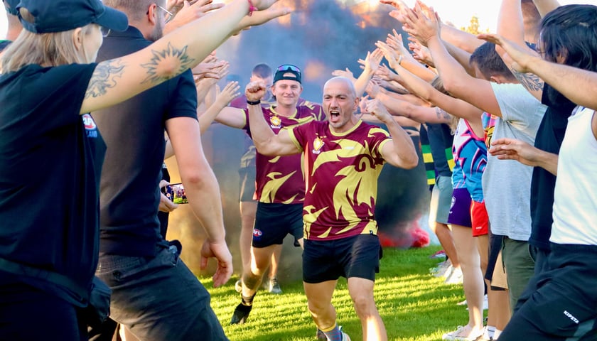 Powiększ obraz: Zawodnicy Lions Wrocław świętują zdobycie mistrzostwa Polski w sezonie 2025