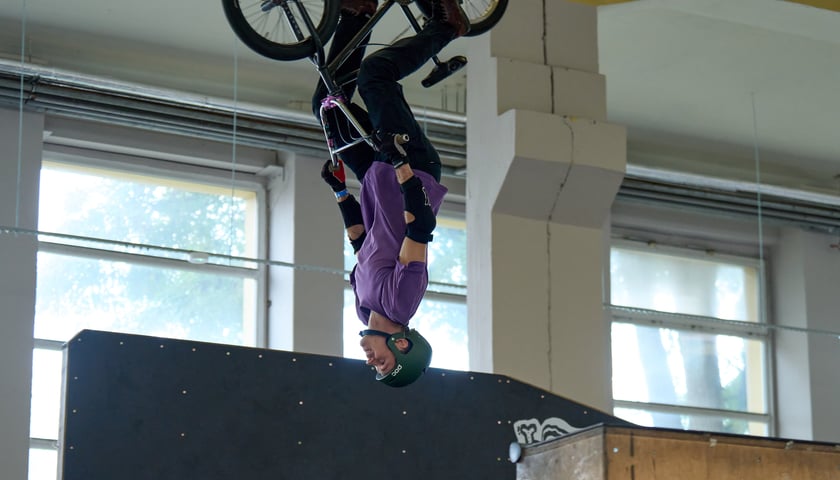 Powiększ obraz: Zawodnicy z Polski i Europy podczas eliminacji BMX Freestyle Contest 2025