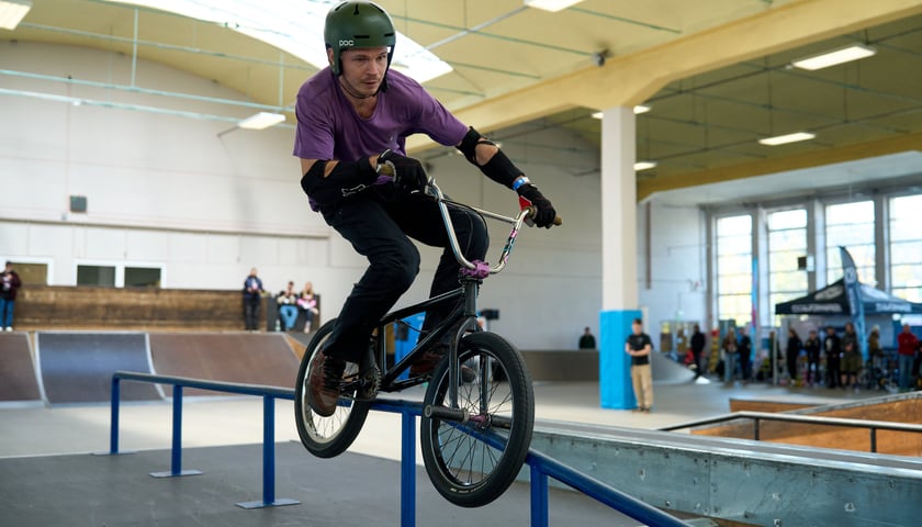 Powiększ obraz: Zawodnicy z Polski i Europy podczas eliminacji BMX Freestyle Contest 2025
