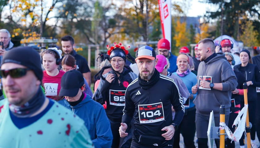 Powiększ obraz: Halloweenowy bieg Radia Wrocław. Park Skowroni, 26.10.2025