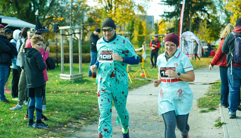 Powiększ obraz: Halloweenowy bieg Radia Wrocław. Park Skowroni, 26.10.2025