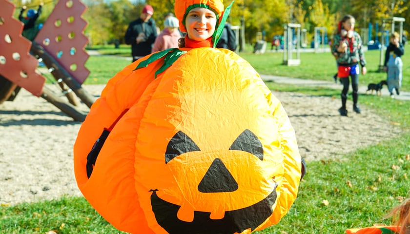 Powiększ obraz: Halloweenowy bieg Radia Wrocław. Park Skowroni, 26.10.2025