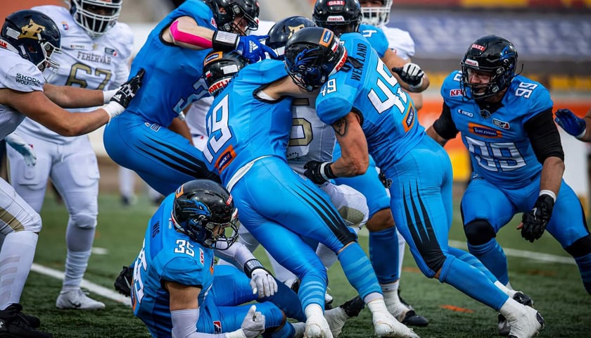 Powiększ obraz: Futboliści Panthers Wrocław podczas meczu. W sezonie 2026 drużyna wystąpi w nowej lidze