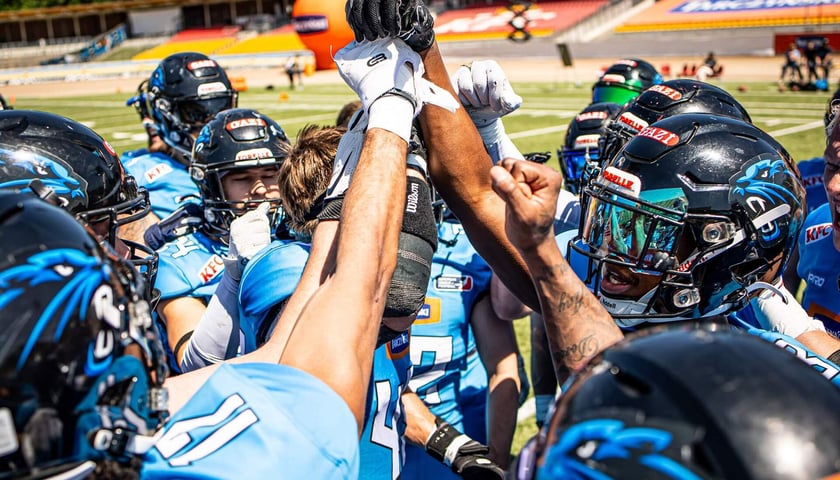 Powiększ obraz: Futboliści Panthers Wrocław podczas meczu. W sezonie 2026 drużyna wystąpi w nowej lidze