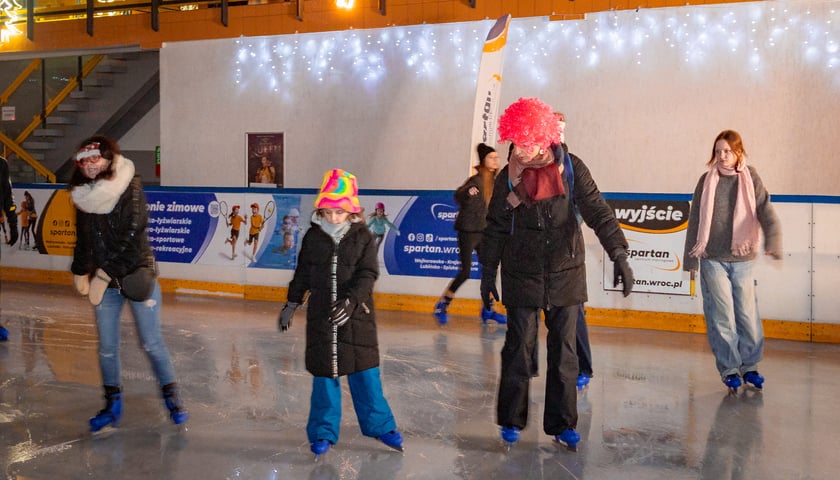 Powiększ obraz: Karnawołowe ślizganie na lodowisku Orbita. Wrocław, 06.01.2026