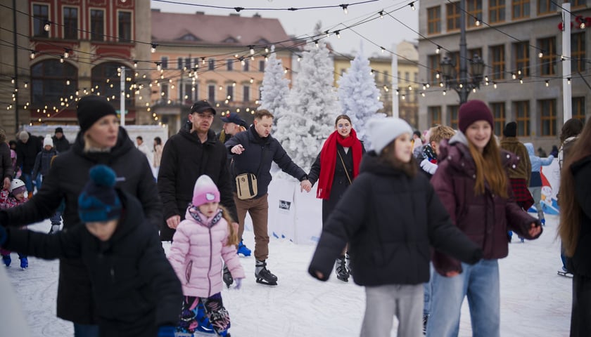 Powiększ obraz: Lodowisko na Rynku, 7 lutego 2026
