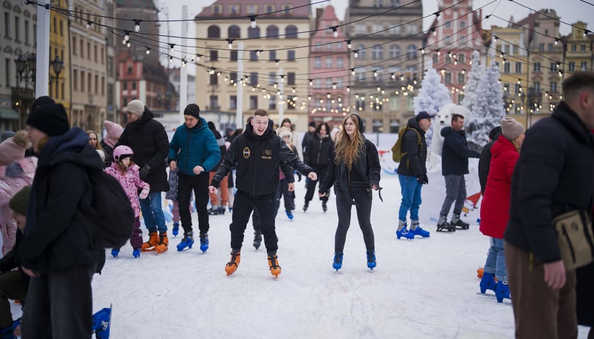 Powiększ obraz: Lodowisko na Rynku, 7 lutego 2026
