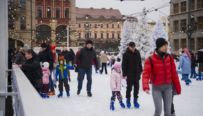 Powiększ obraz: Lodowisko na Rynku, 7 lutego 2026