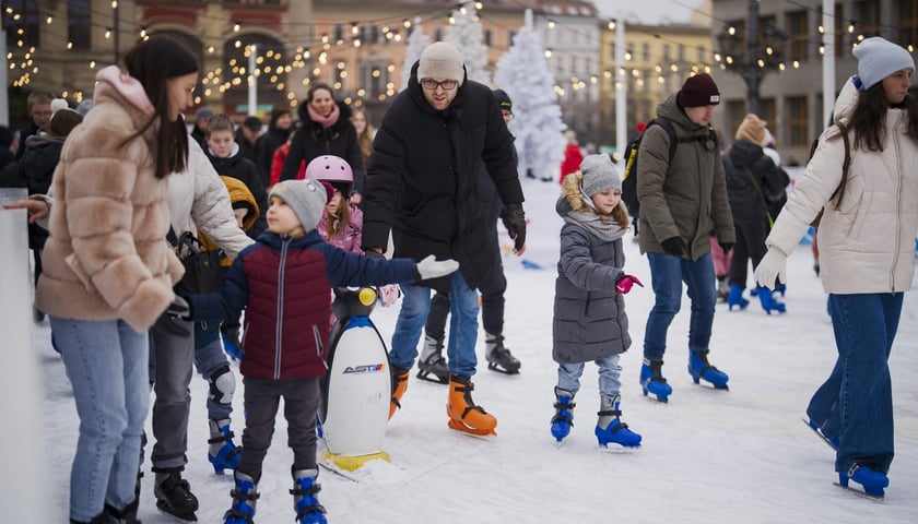 Powiększ obraz: Lodowisko na Rynku, 7 lutego 2026