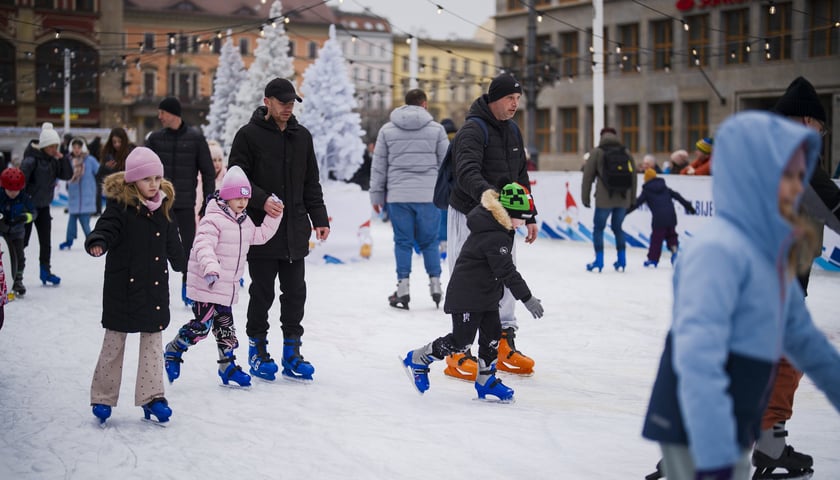 Powiększ obraz: Lodowisko na Rynku, 7 lutego 2026