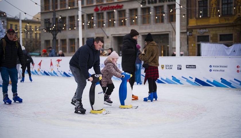 Powiększ obraz: Lodowisko na Rynku, 7 lutego 2026