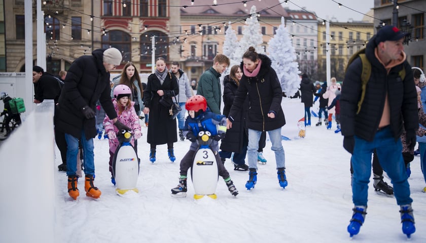 Powiększ obraz: Lodowisko na Rynku, 7 lutego 2026
