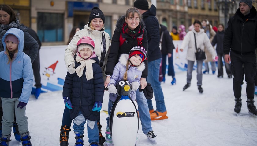 Powiększ obraz: Lodowisko na Rynku, 7 lutego 2026