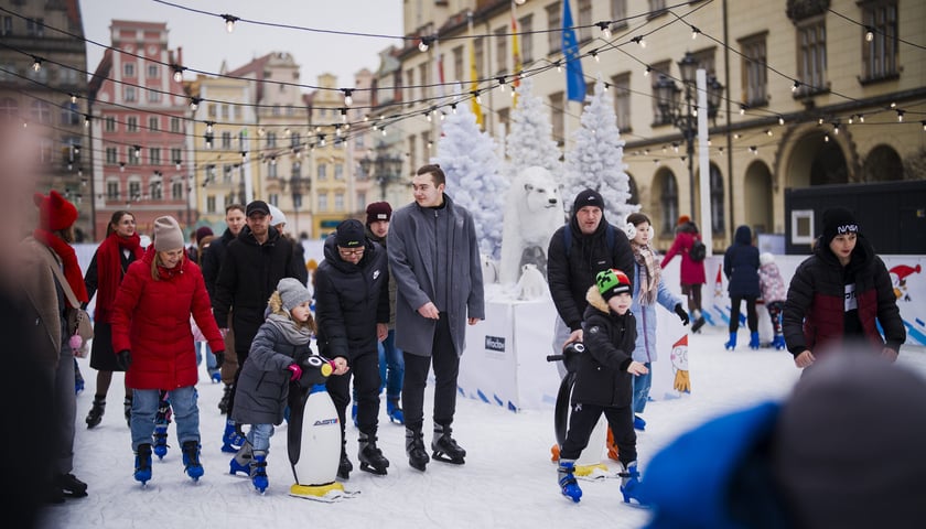 Powiększ obraz: Lodowisko na Rynku, 7 lutego 2026