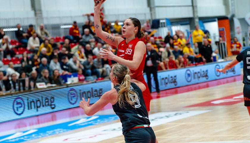 Powiększ obraz: Aleksandra Mielnicka, zawodniczka Ślęzy Wrocław w czasie meczu z Zagłębiem Sosnowiec, 3 grudnia 2025 r.