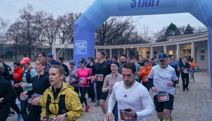 Powiększ obraz: <p>Rozgrzewka, trening, Bieg kontrolny - są kolejne terminy sprawdzian&oacute;w przed p&oacute;łmaratonem</p>