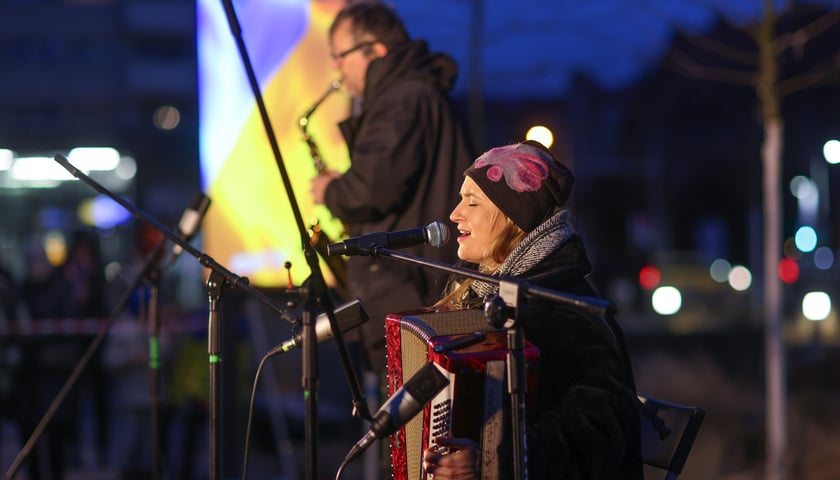 Powiększ obraz: Мітинг до четвертої річниці російського вторгнення в Україну. Площа Новий Тарг, 24 лютого 2026 року